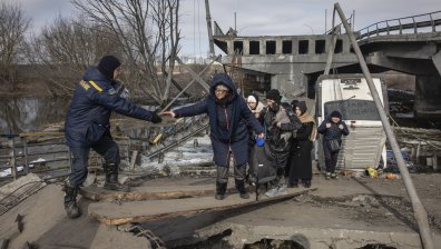 Украински градове са под тежка бомбардировка, евакуацията е изключително трудна