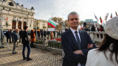 Костадин Костадинов: "Възраждане" няма да допусне въвеждането на еврото