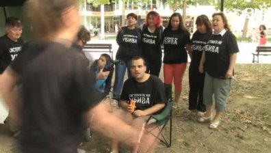 Торта и фойерверки за 6 месеца протест на русенските майки