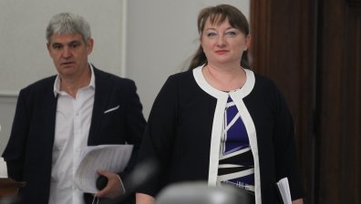 Сачева: Търсим нови решения за подпомагане на засегнатите от кризата