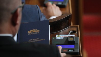 Въвличаме ли се във войната, ако дадем оръжие на Украйна и кой ни притиска да заемем страна?