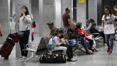 Мъж открадна 3400 паунда и дебитни карти от жена на Централна гара в София