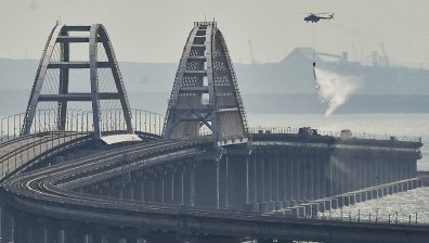 Трима души са ранени при експлозия на автомобил в Крим