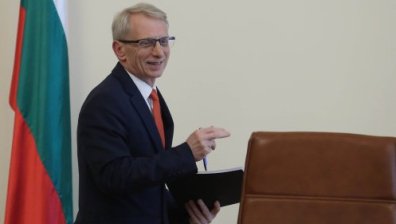 Габриел бойкотира заседанието на МС, Денков поиска министрите да се абстрахират