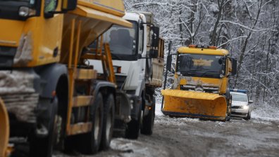 Снеговалежите продължават в почти цялата страна, 670 машини чистят пътищата