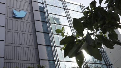 Twitter продължава с чистката, освободи десетки служители