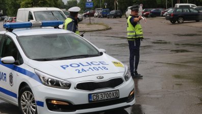 Над 20 задържани при акция на пътя, двама опитали да подкупят полицаи