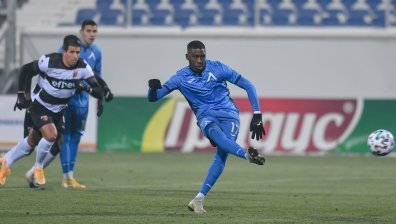 Гол на Робърта от дузпа измъкна победата на "Левски" над "Локомотив" (Пд)