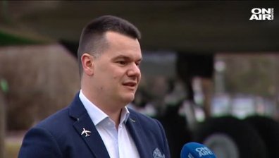Пилотът Марио Бакалов разказа на деца за трудностите в професията