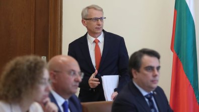 Новият кабинет с ударни първи решения: Ревизии и рокади на важни постове