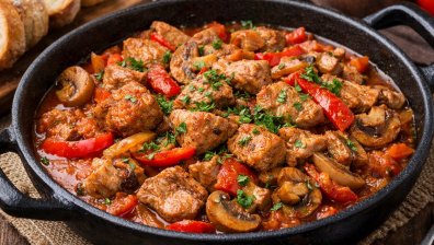 Рецепта за свинска кавърма с гъби и лук на тиган