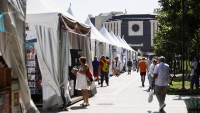 София отново се превърна в литературна сцена с "Алея на книгата" (СНИМКИ)
