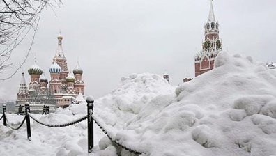Сняг и поледици сковаха Москва
