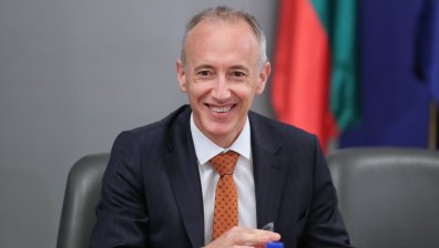 За медицинска сестра и акушерка вече ще се учи безплатно