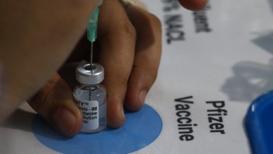 Израел: Възможна е връзка между препарата на Pfizer и редки случаи на миокардит