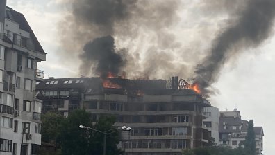 Огромен пожар гори в столичния квартал "Лагера"