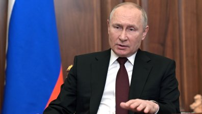Путин попиля Украйна в речта си, светът е затаил дъх пред военна атака