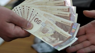 Пандемията доведе до повишение на забавените кредити