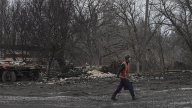 Невинните жертви на Путин - окървавени украинци напускат домовете си