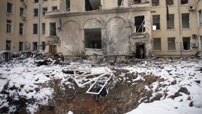 Преговори за мир на фона на неспирни боеве и невъзможна евакуация в Украйна