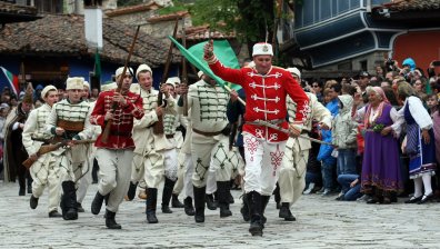 България се прекланя пред подвига и саможертвата на героите от Априлското въстание (ОБНОВЕНА)