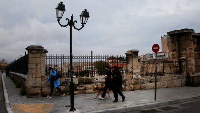 Нови мерки в части от Гърция: Дистанционно пазаруване, по-ранен вечерен час