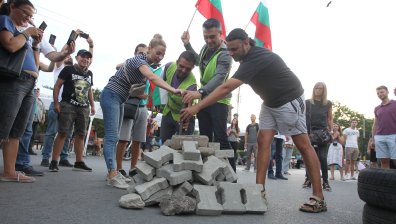 Ден 41: Протестиращите построиха Паметник на свободата