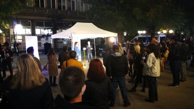 ДАНС и НАП влязоха в "Евроком", граждани протестират в защита на телевизията