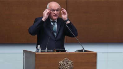 Скандалът с частната детска болница може да коства поста на министър Кондева