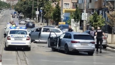 Тежка катастрофа затруднява движението в центъра на София