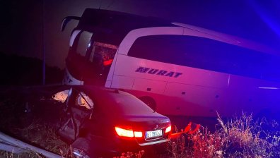 Румънски автобус и лека кола катастрофираха край Велико Търново