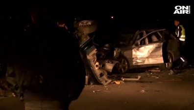 Двама души загинаха при тежка катастрофа на пътя Стара Загора-Казанлък