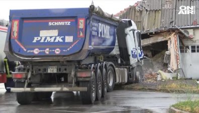 ТИР се вряза в дърводелски цех в хасковското село Горски Извор