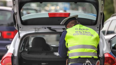 "Струма" "почерня" от полиция, погват шофьорите за документи и невръчени фишове