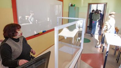 Учители настояват да се премине към онлайн обучение за всички ученици