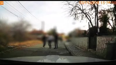 Пореден случай на агресия: Ученички се сбиха посред бял ден в Нови Искър