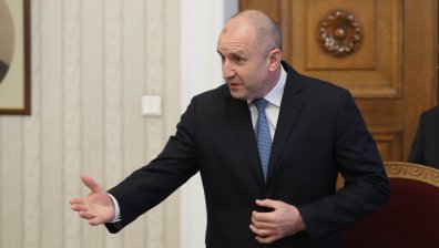 Румен Радев официално подава оставка днес
