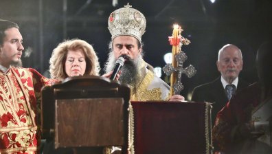 Хиляди посрещнаха Великден пред храм "Св. Александър Невски" (СНИМКИ)