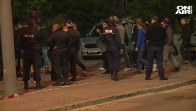 Полицията задържа фена, който рани тежко полицайка по време на Вечното дерби