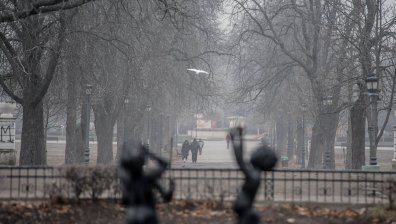 Времето днес: Мразовит четвъртък с превалявания от сняг и дъжд