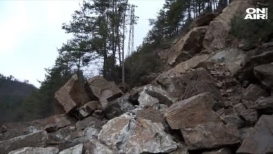 Свлачището край Смолян все още е активно, твърдят експерти