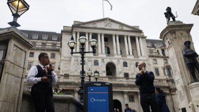 Великобритания изнемогва и гледа с надежда към Доналд Тръмп