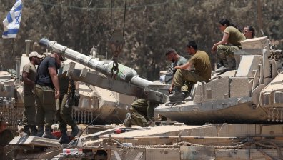 Израел щурмува Газа с танкове, вероятно жертвите са десетки