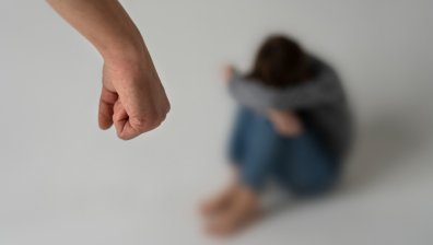 Непълнолетен преби бившата си приятелка в дома ѝ в Сандански