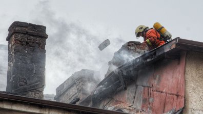 Двама загинали при пожар в сграда в центъра на София (+СНИМКИ)