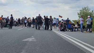 "Гоня полет". "Имам час за лекар. Как да заобиколя блокада?": Социалните мрежи кипят