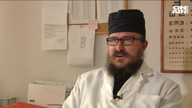 Сутрин медик, следобед духовник - разказ за един двойнствен живот 