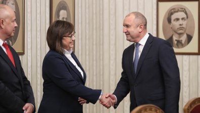 Последен опит за правителство - Радев връчва третия мандат на БСП