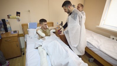 Зеленски посети Лвов, връчи медали на ранени войници (+СНИМКИ)