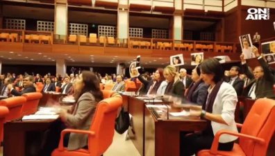 Депутатки в Турция протестираха срещу насилието над жени в страната